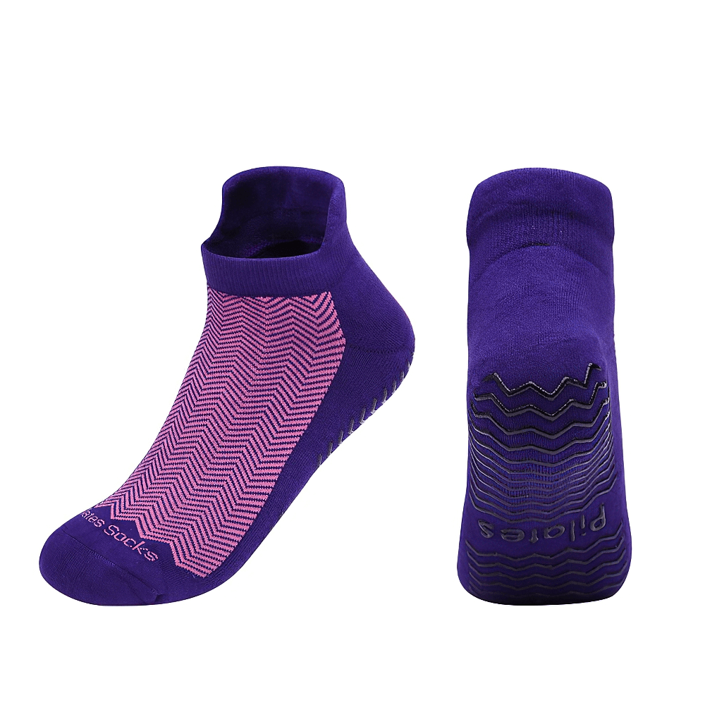 Purple women's non-slip breathable pilates socks with grip, perfect for yoga and fitness, featuring zigzag pattern.